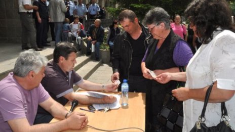 Предсрочните избори са неизбежни, според социолог