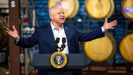 Камала Харис избра губернатора на Минесота Тим Уолз за свой вицепрезидент