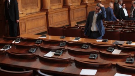 Парламентът не успя да събере кворум за обсъждане на промените в Изборния кодекс