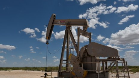 МАЕ: До края на 2019 г. петролният пазар ще бъде пренаситен заради добива в САЩ