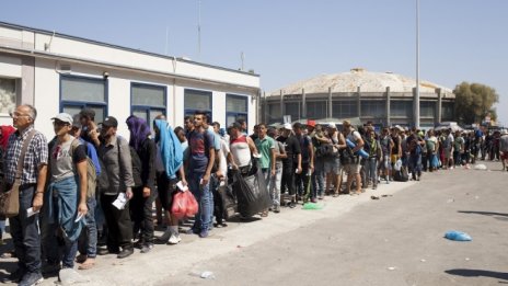 ЕК предлага нова схема за презаселване на 50 хил. мигранти