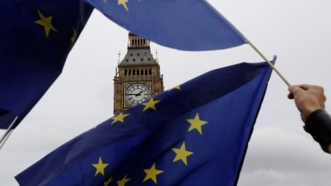Европейският парламент тества лимитите на Лондон за Brexit