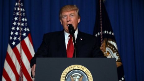 Тръмп представи "революционни" данъчни промени и веднага си спечели критики