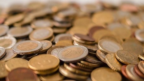 Бизнесът и синдикатите в нов остър спор за добавката за стаж