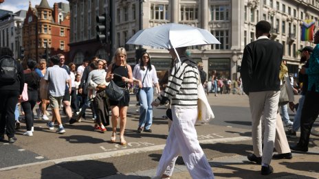 Упоритата инфлация в сектора на услугите оставя АЦБ на ръба на острието