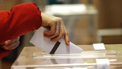 ВАС разпореди повторно преброяване на бюлетините за референдума в 44 секции