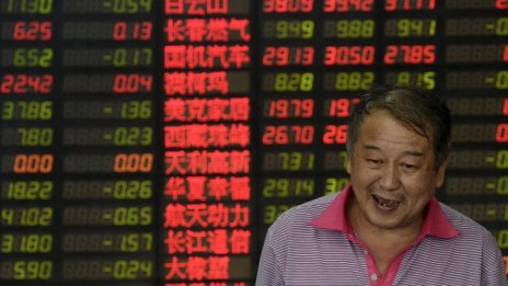 Доларът поскъпва, след като вниманието отново се насочи към Фед