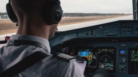 Как канадска компания печели от недостига на пилоти в света?