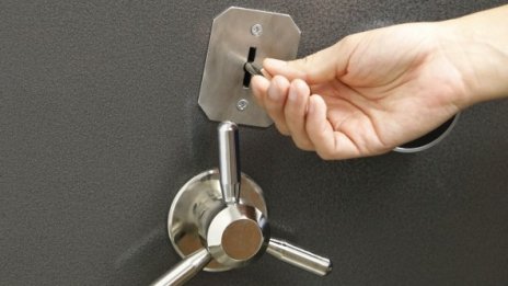 Менда Стоянова: В последните години несъбираемите приходи намаляват