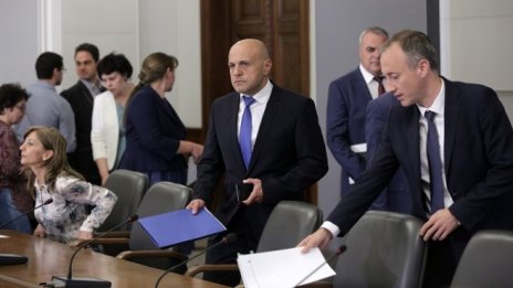 Ще глобяват семействата, които не пращат децата на училище