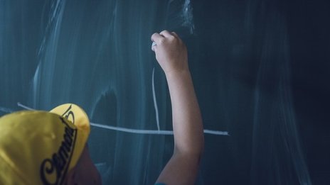 Помощите за деца ще се определят по препоръка на директорите на училищата