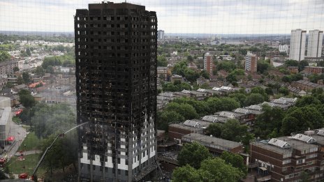 Печално известната кула Grenfell в Лондон ще бъде разрушена седем години след пожара