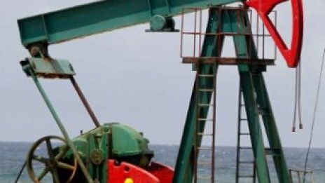 Петролът поскъпна, следвайки възходящата тенденция на Wall Street 