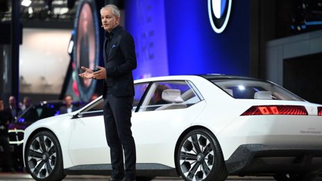 Продажбите на BMW и Mercedes се свиват заради слабото търсене в Китай