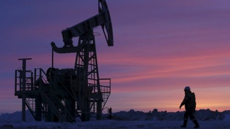 Цените на петрола остават стабилни, подкрепени от силен внос на суровината в Китай