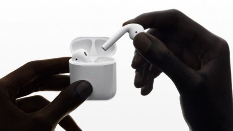 Apple пуска второ поколение AirPods