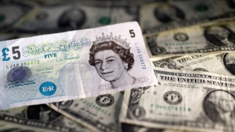 Паундът се срина след анонсирането на датата за задействане на Член 50