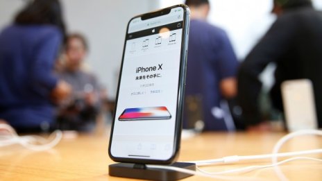 И трите нови модела iPhone ще бъдат с OLED екрани