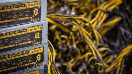 Биткойнът скъса оковите на акциите и пое по свой път