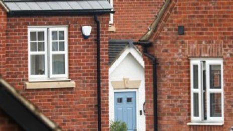 Месечният ръст на цените на жилищата във Великобритания достигна 14-годишен връх