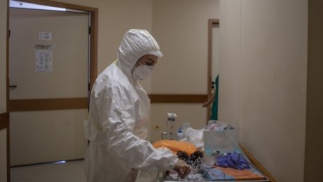 Управителите на болници ще са без трудов договор за лекуващи лекари