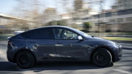 Проблем с Autopilot поставя под лупа почти всички коли на Tesla, продадени в САЩ