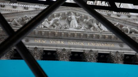 Страховете за икономическото развитие натежават на индексите на Wall Street*