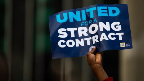 Стачката на UAW срещу Ford, GM и Stellantis продължава, без решение на хоризонта