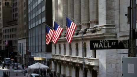 Dow възстанови загубите от последните дни с ръст от над 300 пункта