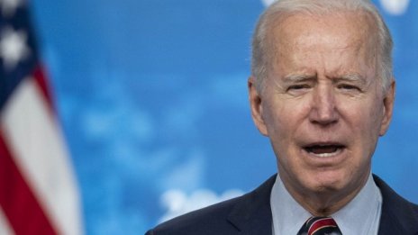 Някой спасява репутацията на старите бели мъже