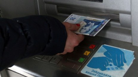 Коронакризата продължава да топи емигрантските преводи