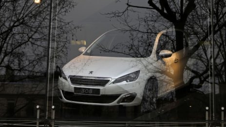 Stellantis маха цифровите скоростомери при Peugeot 308 заради дефицита на чипове