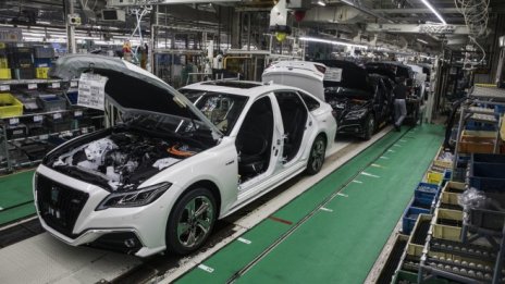 Toyota свива допълнително производството през май заради нарушени доставки