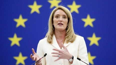 Шампанско, шоколад и злато, или за неписаните правила за подаръците в ЕП