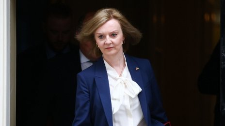 Политическият хамелеон Лиз Тръс и битката за премиерския пост във Великобритания