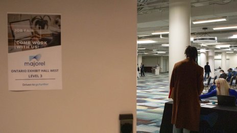 Заявленията за помощ при безработица в САЩ намаляват за четвърти път за пет седмици