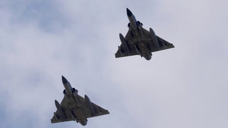 Китайски самолети пресякоха средната линия на Тайванския проток в началото на военни учения