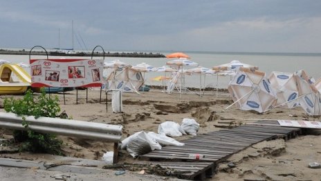 Евакуираха туристи от курорта "Албена"