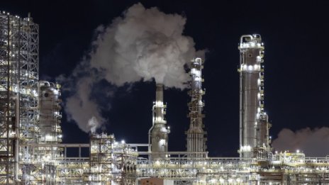 Цените на петрола достигнаха 13-месечен връх*