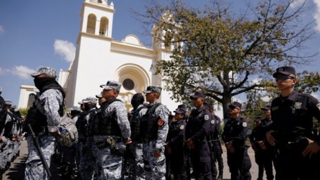 Салвадорците гласуват днес на президентски избори на фона на бедност и насилие