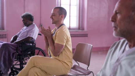 "Стъкления" остана лидер в боксофиса за трета поредна седмица