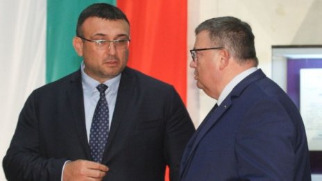 Анализатор: Защо прокуратурата се намеси в проблема между България и Русия