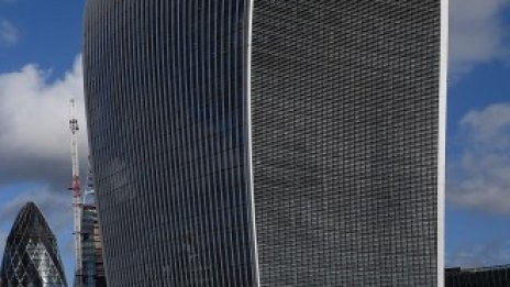 Лондон ще адаптира формата на небостъргачите си за велосипедисти и пешеходци