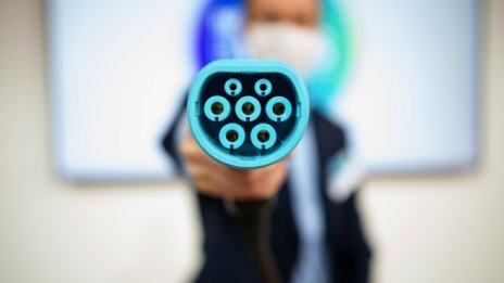 Защо батериите за електромобили са толкова скъпи?