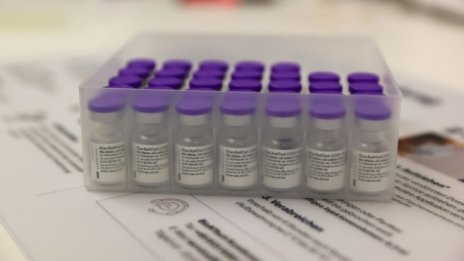 Парламентът одобри дарение от 50 хил. дози ваксини на Pfizer за РСМ