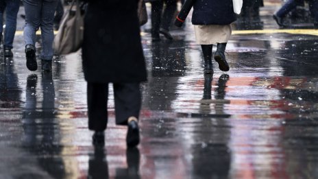 Пазарът на труда в Япония остава затегнат, запазвайки възходящия натиск върху заплатите