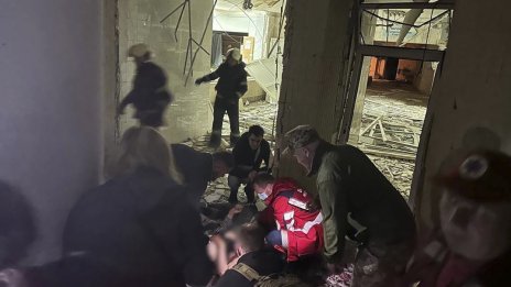 Киев съобщи за трима загинали при нова атака срещу града, сред тях са и деца