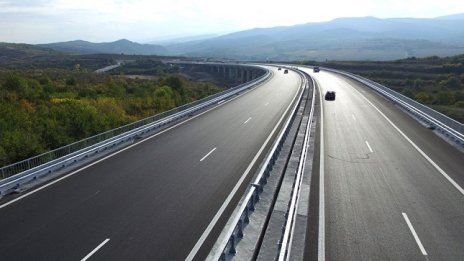 Леките коли ще плащат около 1,5 евро за новата магистрала от Ниш до България