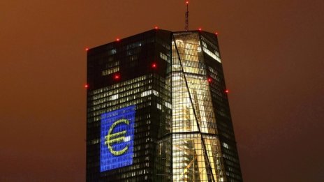 Съд спъна засега германския опит за излизане от политиката на ЕЦБ