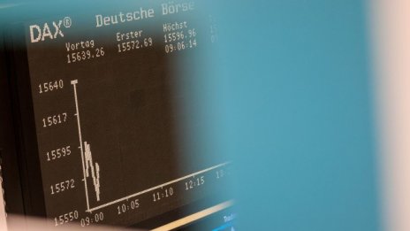 Автомобилните производители поведоха европейските борси надолу